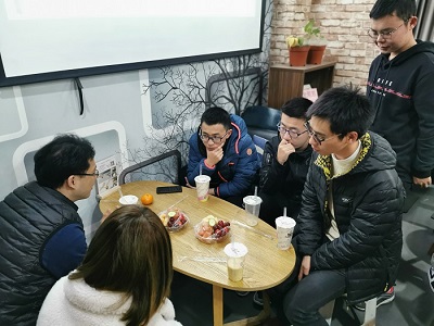 成长老师小组讨论.jpg