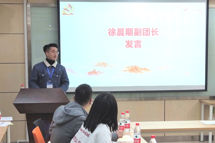 5博士生报告团1.jpg